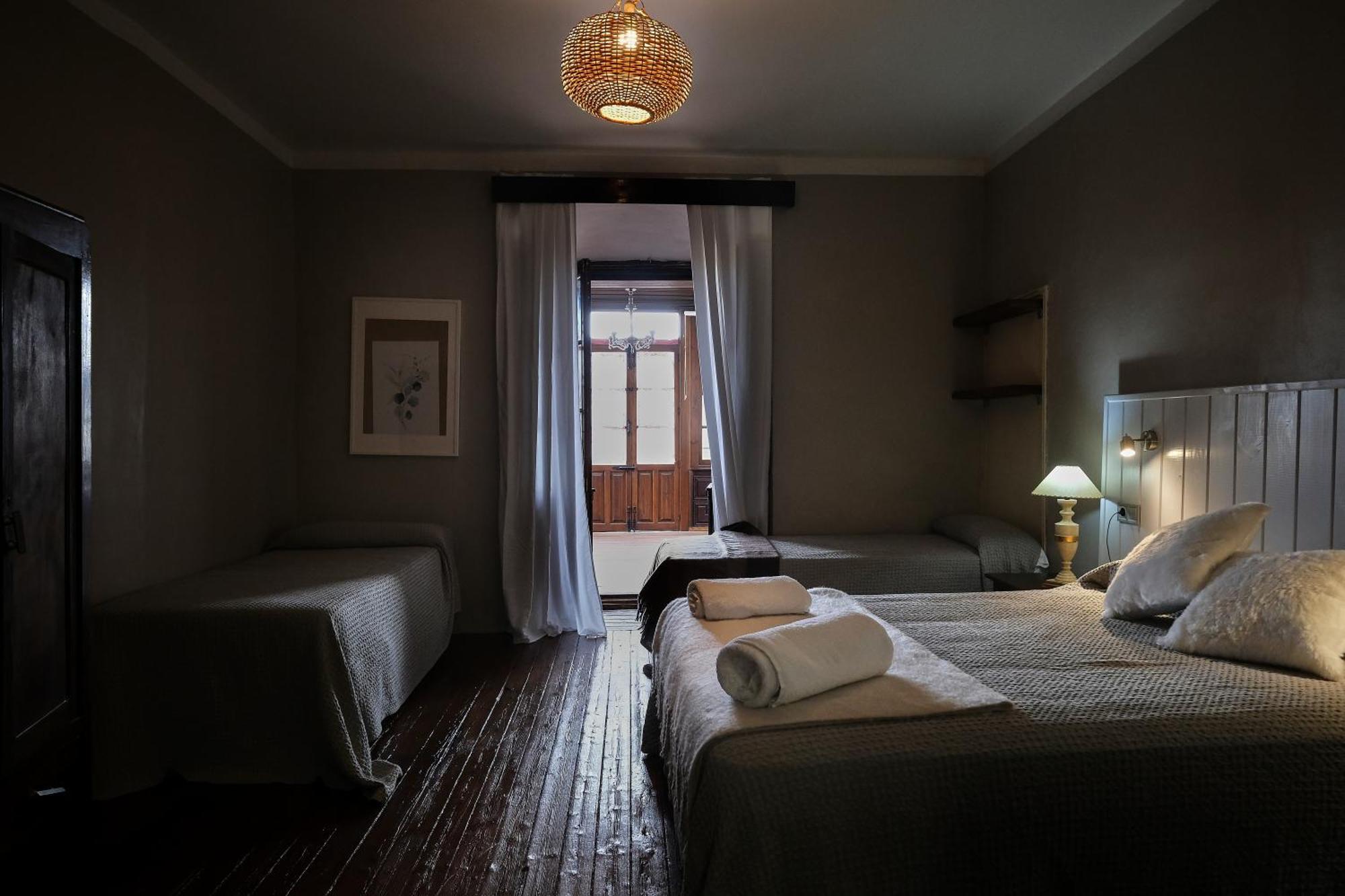 Casa Rural Palacio Conde De Aldana Con Piscina Entre Encinares Y Dehesas Terradillos Εξωτερικό φωτογραφία