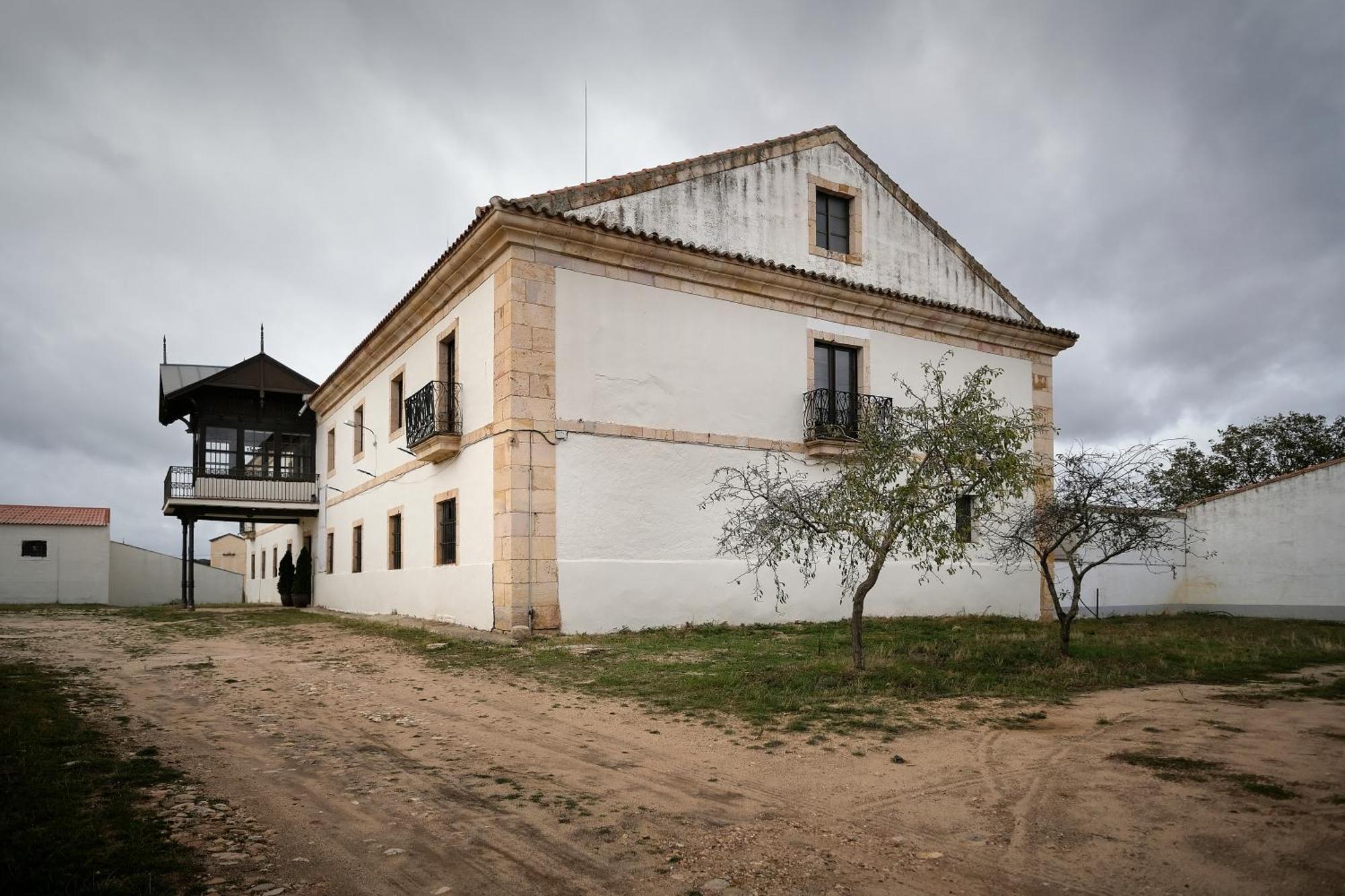 Casa Rural Palacio Conde De Aldana Con Piscina Entre Encinares Y Dehesas Terradillos Εξωτερικό φωτογραφία