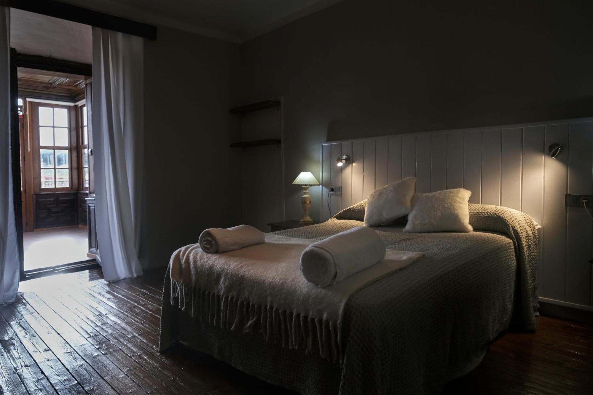 Casa Rural Palacio Conde De Aldana Con Piscina Entre Encinares Y Dehesas Terradillos Εξωτερικό φωτογραφία