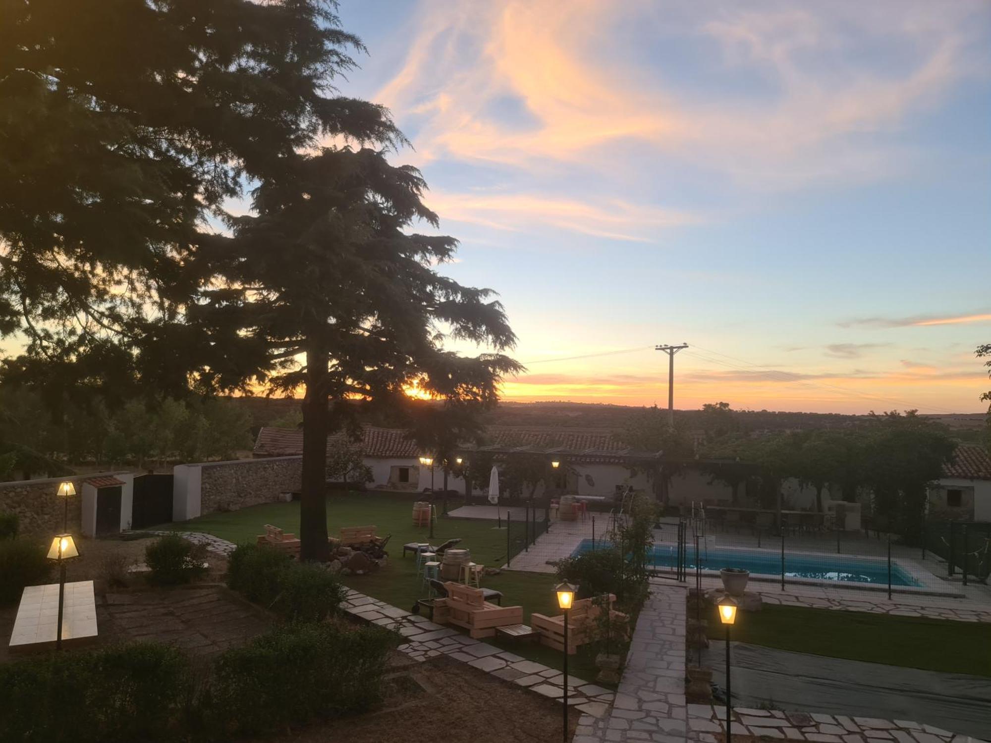 Casa Rural Palacio Conde De Aldana Con Piscina Entre Encinares Y Dehesas Terradillos Εξωτερικό φωτογραφία